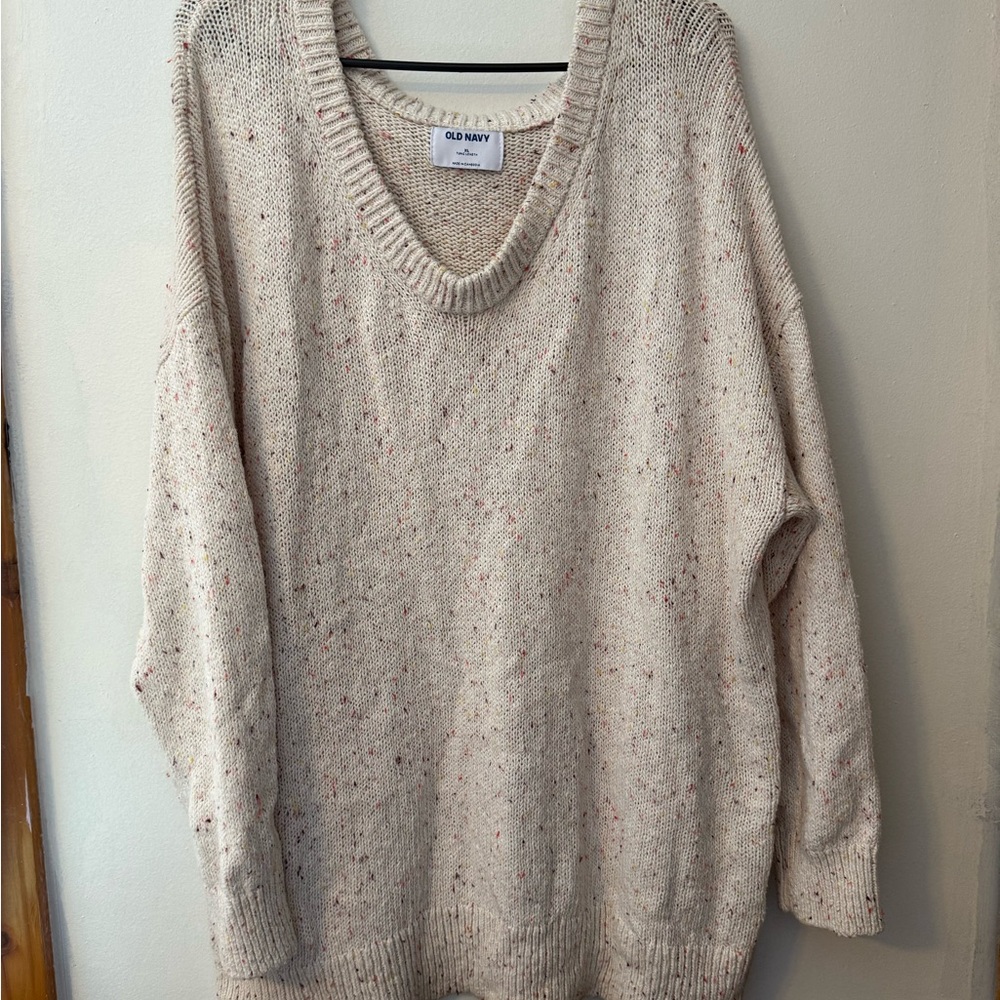 Old Navy Women's Speckled Cream V-Neck Sweater